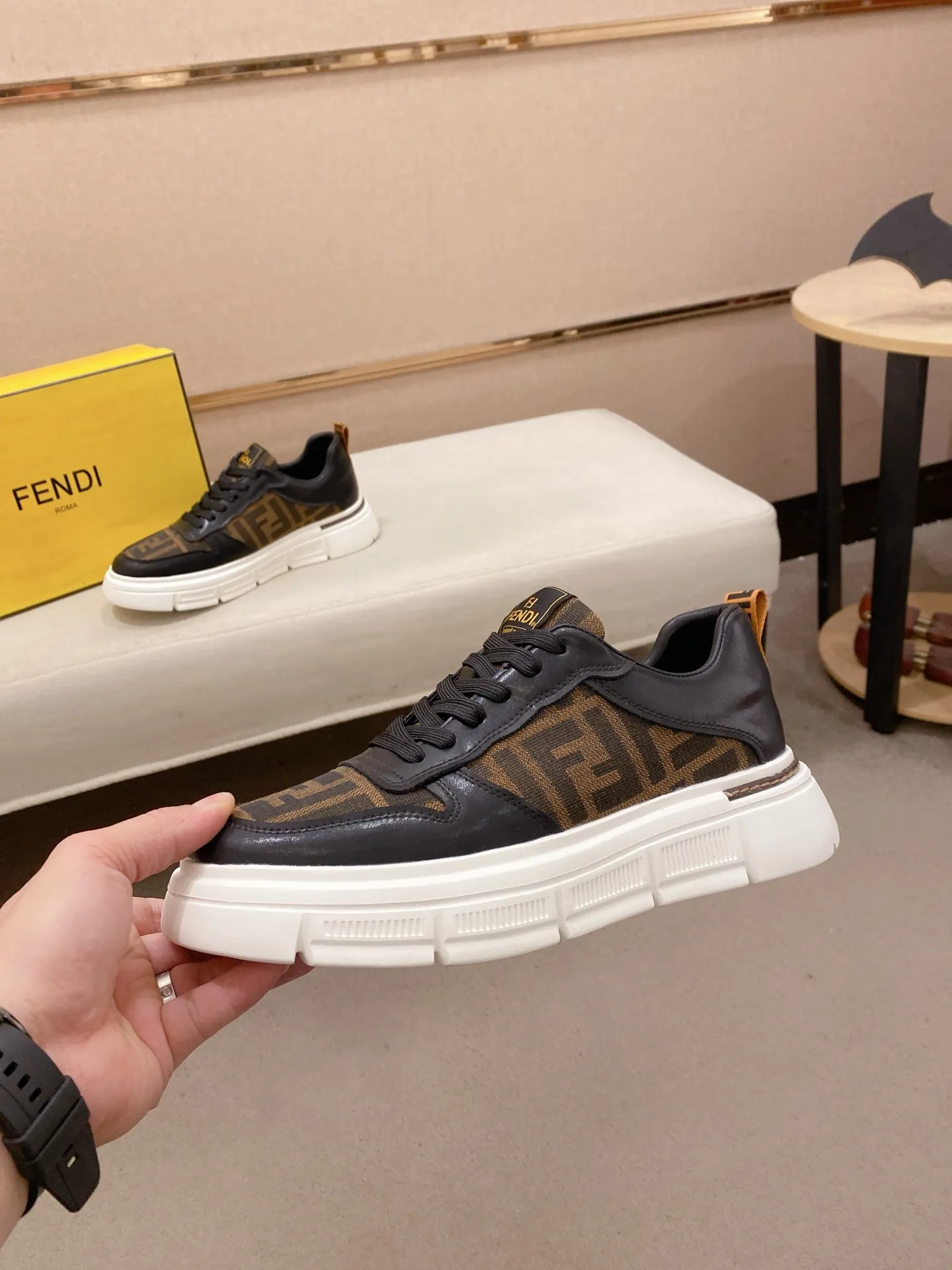 Factory price 400💰 (fendi) New style 👊🏻 upper 🇮🇹 imported cowhide fabric 🇩🇪 lining imported sheepskin lining. The original outsole is molded to highlight the identity of every man, and the upper foot is elegant and stable🚶🏻🚶🏻The high-end custom counters reproduce the original version📯No matter the wind or rain, the shoe last remains unchanged and can withstand the verification of time🔍️,🔵 Size: 38-44